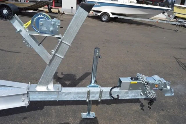 Slide: The Image of Venture Trailers Aluminum Tandem Axle Commander Series COM-7300 2024 - 6