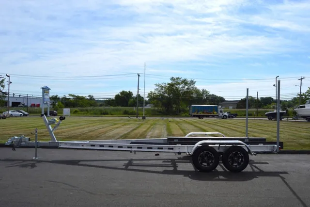 Slide: The Image of Venture Trailers Aluminum Tandem Axle Commander Series COM-7300 2024 - 1