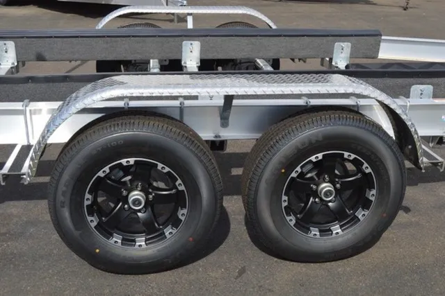 Slide: The Image of Venture Trailers Aluminum Tandem Axle Commander Series COM-7300 2024 - 5