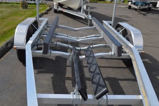 Slide: The Image of Venture Trailers Aluminum Tandem Axle Commander Series COM-7300 2024 - 7