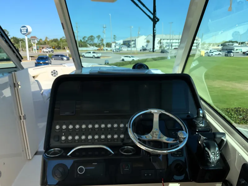 Slide: The Image of Grady-White Freedom 345 2026 - 29