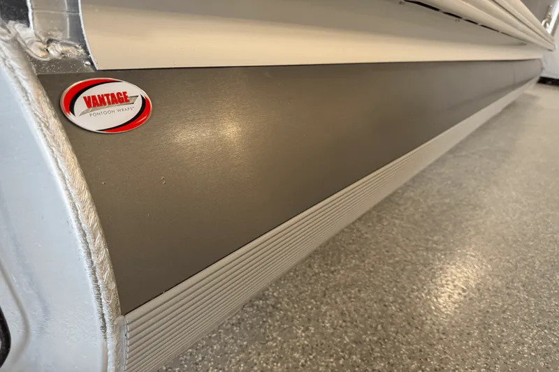 Slide: The Image of Premier 230 Sunsation 2022 - 16