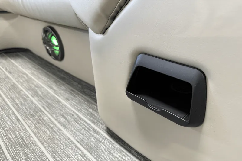 Slide: The Image of Premier 230 Sunsation 2022 - 32