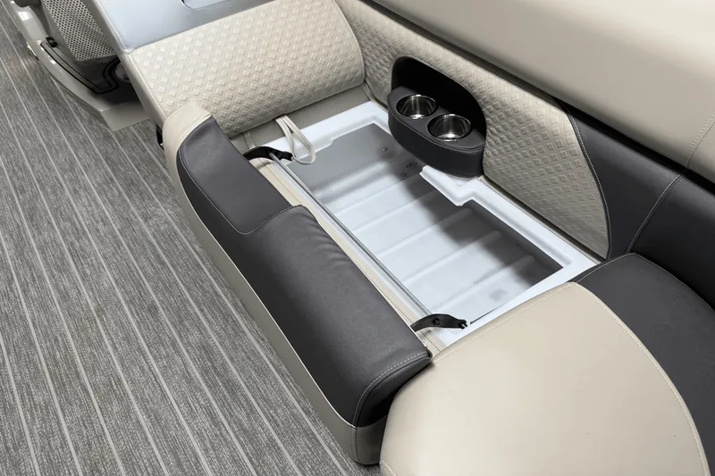 Slide: The Image of Premier 230 Sunsation 2022 - 35