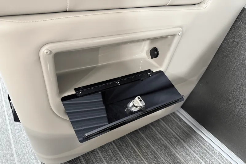 Slide: The Image of Premier 230 Sunsation 2022 - 45