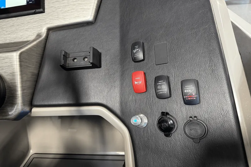 Slide: The Image of Premier 230 Sunsation 2022 - 60