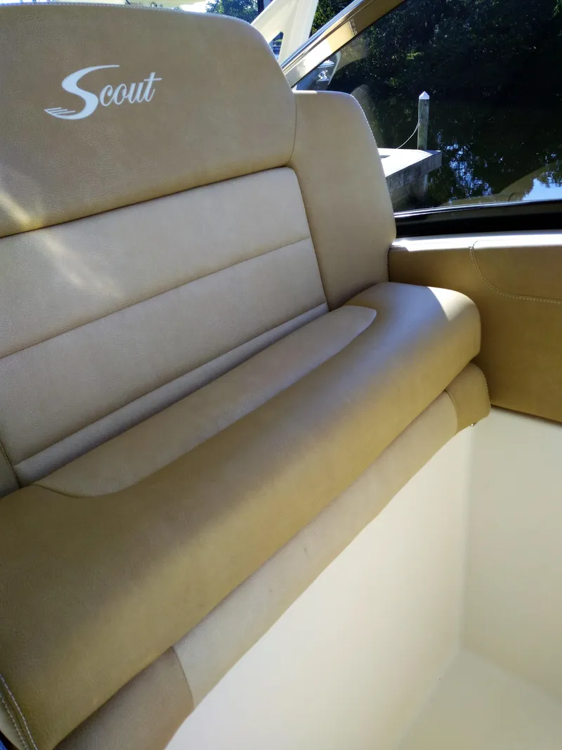 Slide: The Image of Scout 255 Dorado 2026, beige boat upholstery in sunlight. - 27
