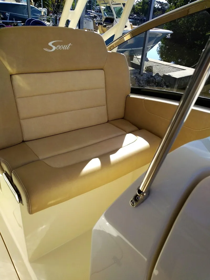 Slide: The Image of Scout 255 Dorado 2026, beige seating in boat. - 32