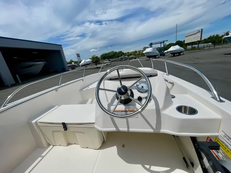 Slide: The Image of Boston Whaler 160 Super Sport 2026 - 5