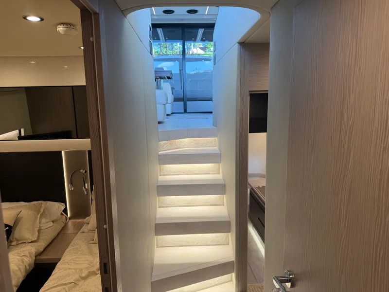 Slide: The Image of Azimut S6 2023 - 43