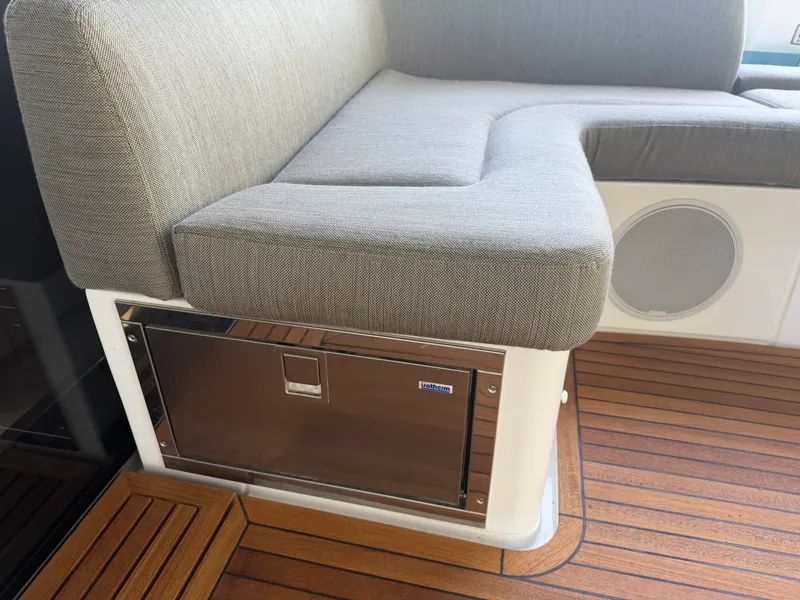 Slide: The Image of Azimut S6 2023 - 27