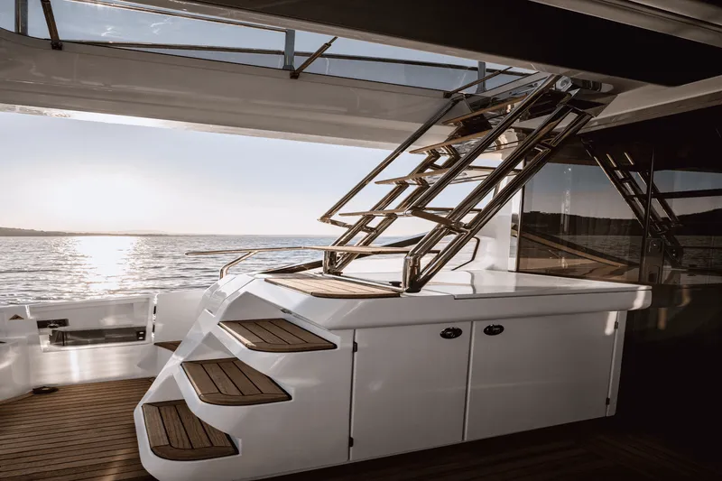 Slide: The Image of Azimut S6 2023 - 12