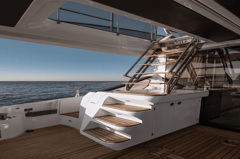 Slide: The Image of Azimut S6 2023 - 14