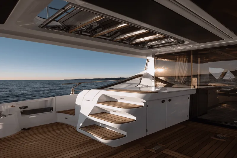 Slide: The Image of Azimut S6 2023 - 15