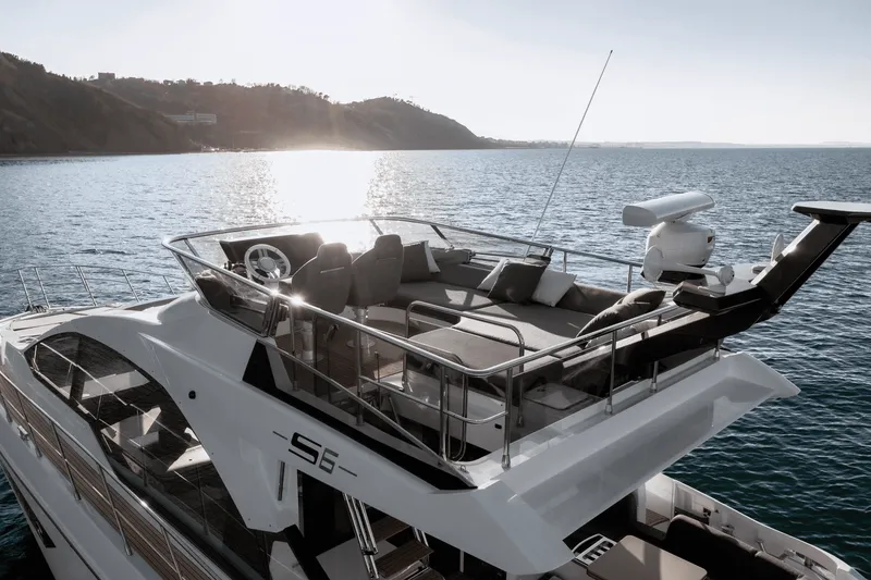 Slide: The Image of Azimut S6 2023 - 17