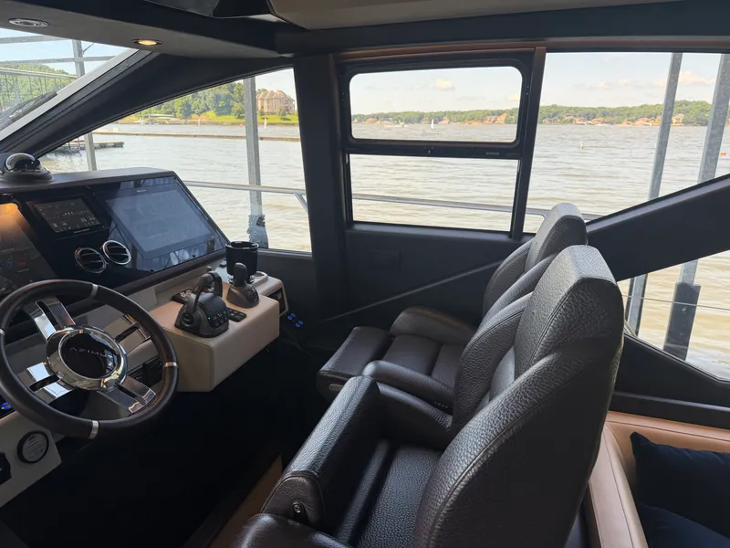 Slide: The Image of Azimut S6 2023 - 37