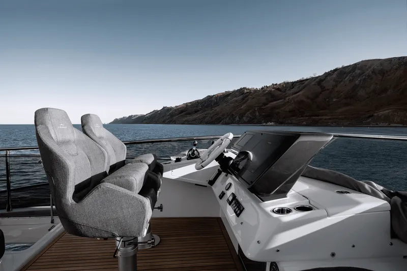 Slide: The Image of Azimut S6 2023 - 23