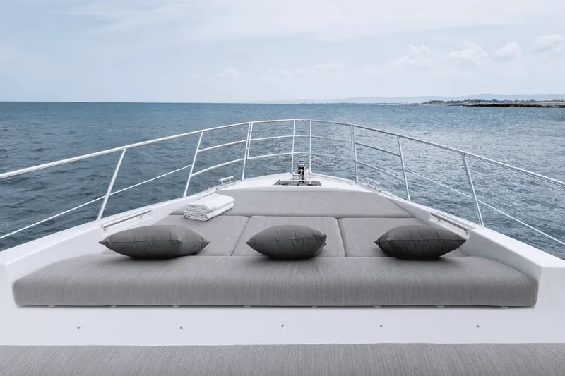 Slide: The Image of Azimut S6 2023 - 24