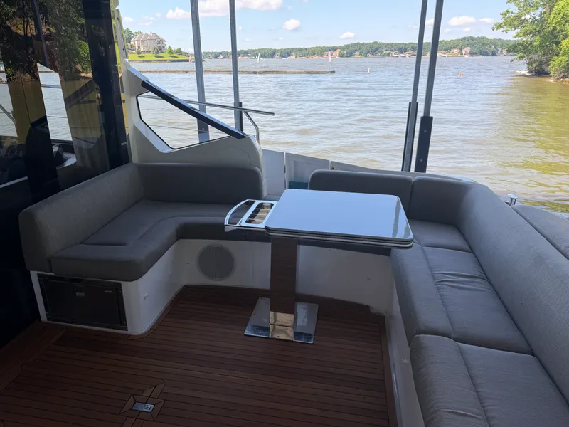 Slide: The Image of Azimut S6 2023 - 26
