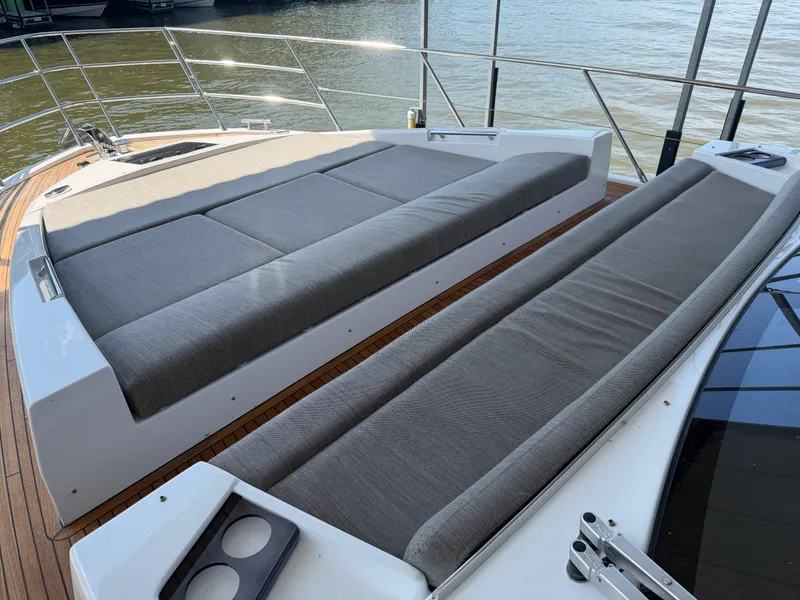 Slide: The Image of Azimut S6 2023 - 19