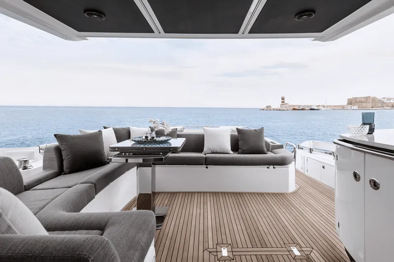 Slide: The Image of Azimut S6 2023 - 5