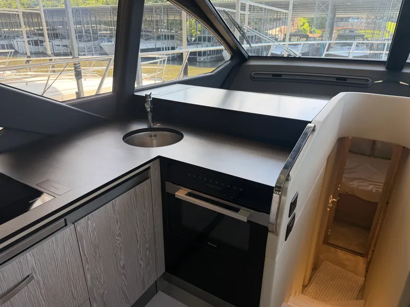 Slide: The Image of Azimut S6 2023 - 33