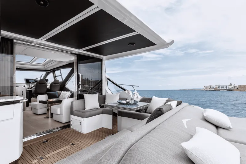 Slide: The Image of Azimut S6 2023 - 7