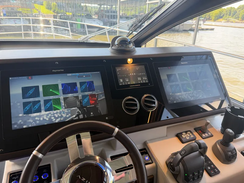 Slide: The Image of Azimut S6 2023 - 39