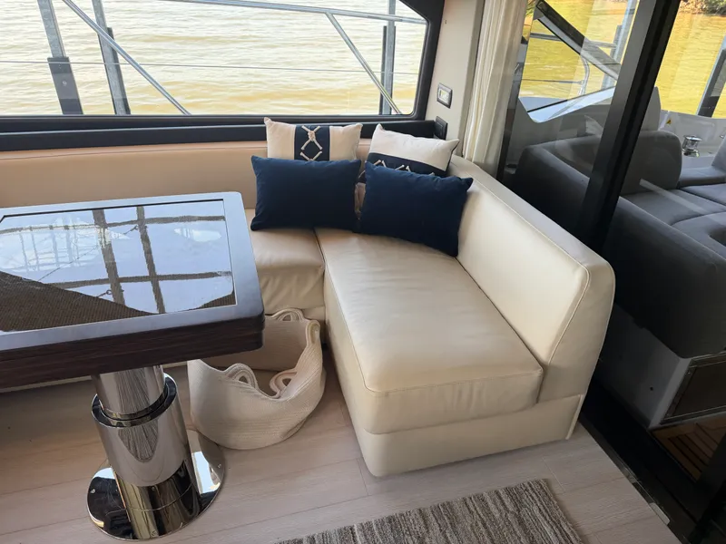 Slide: The Image of Azimut S6 2023 - 30