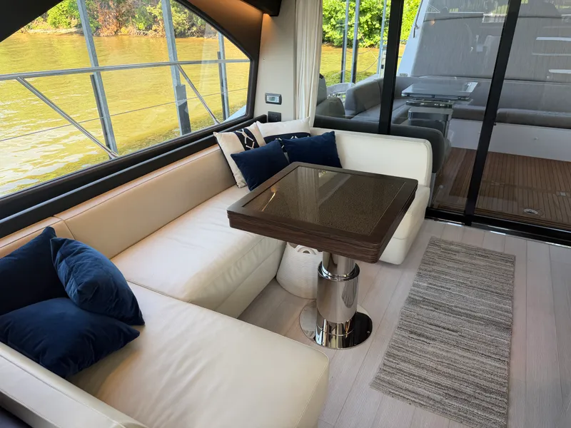 Slide: The Image of Azimut S6 2023 - 32