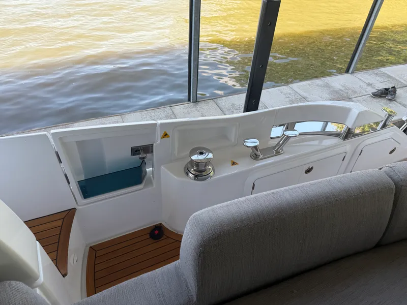 Slide: The Image of Azimut S6 2023 - 24
