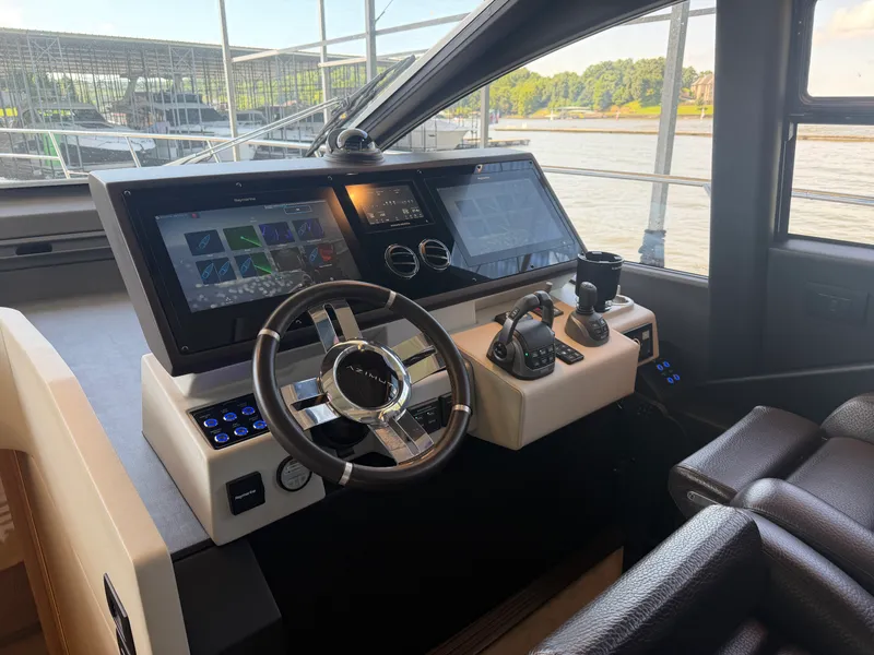 Slide: The Image of Azimut S6 2023 - 38