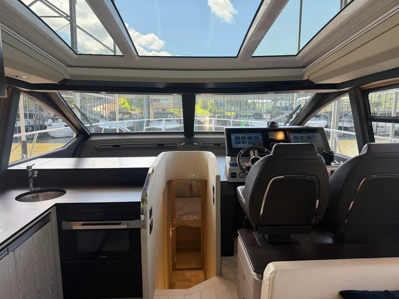 Slide: The Image of Azimut S6 2023 - 25