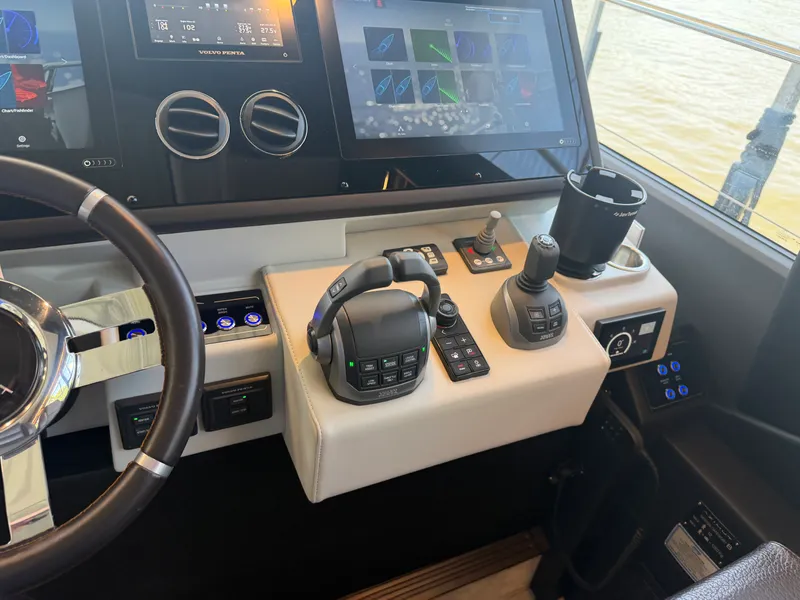 Slide: The Image of Azimut S6 2023 - 42