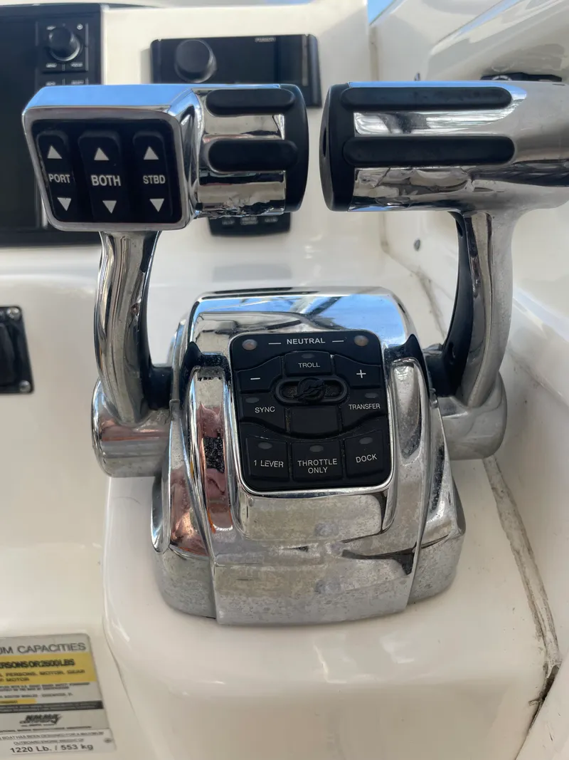 Slide: The Image of Boston Whaler 255 CONQUEST 2009 - 16