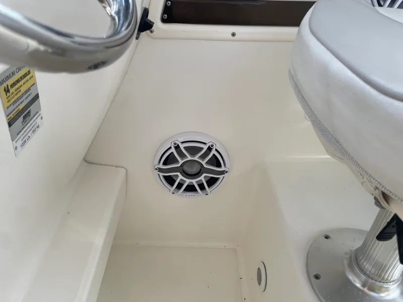 Slide: The Image of Boston Whaler 255 CONQUEST 2009 - 17