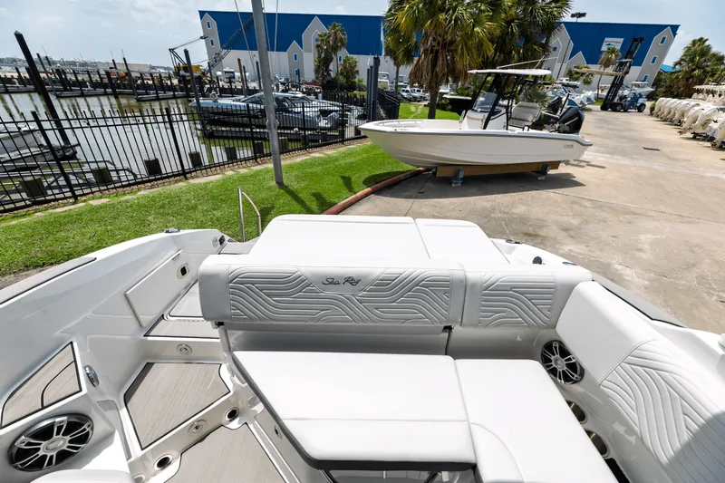 Slide: The Image of Sea Ray SDX 270 Surf 2025 - 14