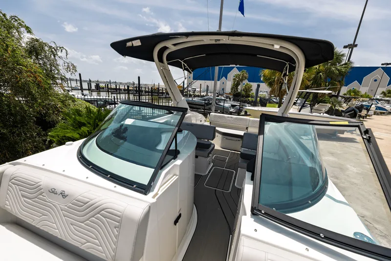 Slide: The Image of Sea Ray SDX 270 Surf 2025 - 20