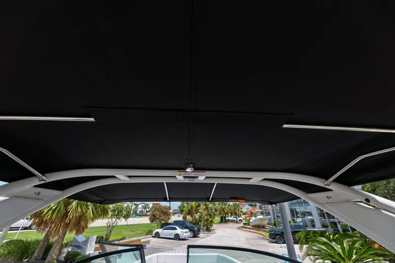 Slide: The Image of Sea Ray SDX 270 Surf 2025 - 24