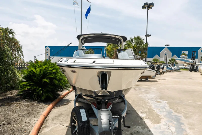 Slide: The Image of Sea Ray SDX 270 Surf 2025 - 28