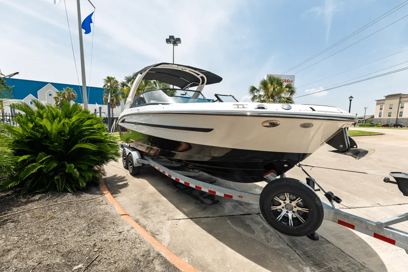 Slide: The Image of Sea Ray SDX 270 Surf 2025 - 29