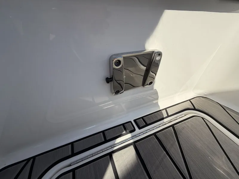 Slide: The Image of Sea Ray SDX 270 Surf 2025 - 33
