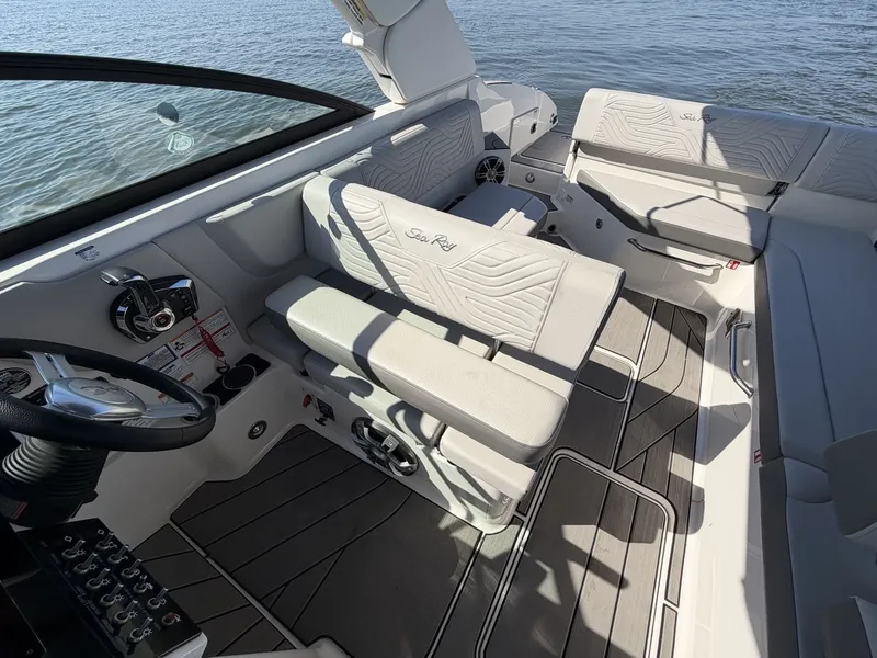 Slide: The Image of Sea Ray SDX 270 Surf 2025 - 39