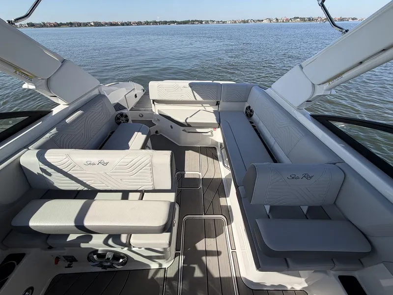 Slide: The Image of Sea Ray SDX 270 Surf 2025 - 40