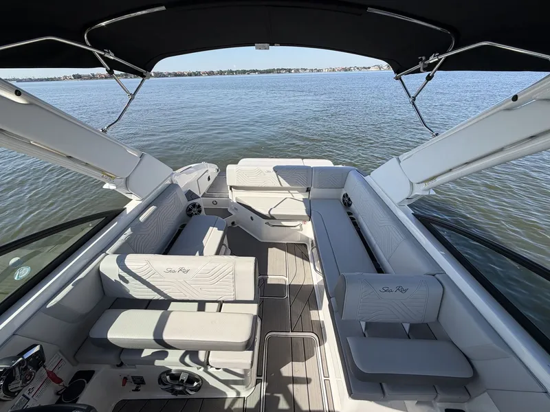 Slide: The Image of Sea Ray SDX 270 Surf 2025 - 41
