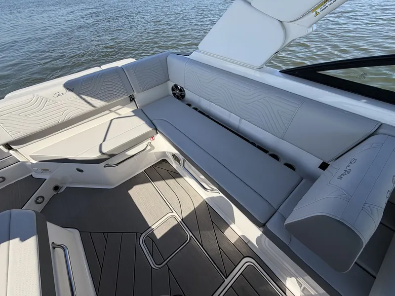 Slide: The Image of Sea Ray SDX 270 Surf 2025 - 42