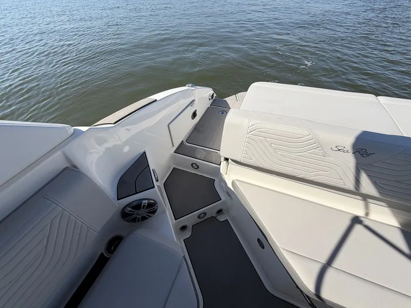 Slide: The Image of Sea Ray SDX 270 Surf 2025 - 44