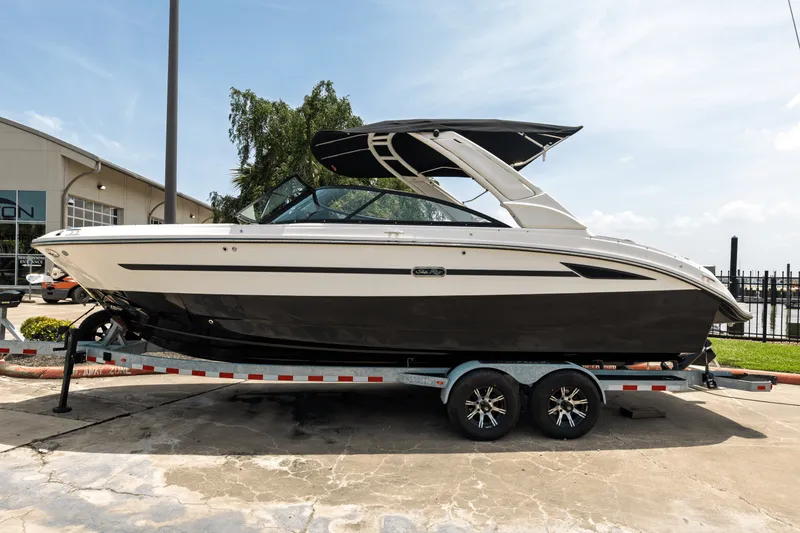 Slide: The Image of Sea Ray SDX 270 Surf 2025 - 5