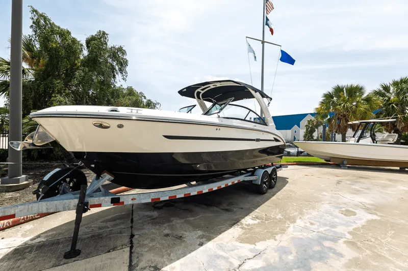 Slide: The Image of Sea Ray SDX 270 Surf 2025 - 6