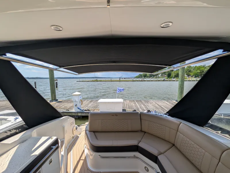 Slide: The Image of Sea Ray 320 SUNDANCER 2019 - 20